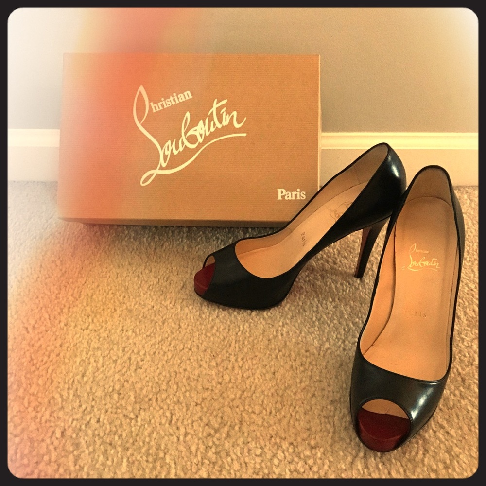 Christian Louboutin Very Prive peep-toe pump